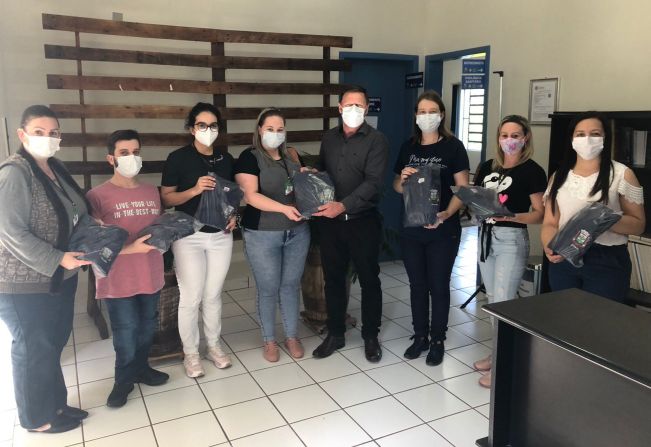 Profissionais da Saúde ganham novas camisas e jalecos