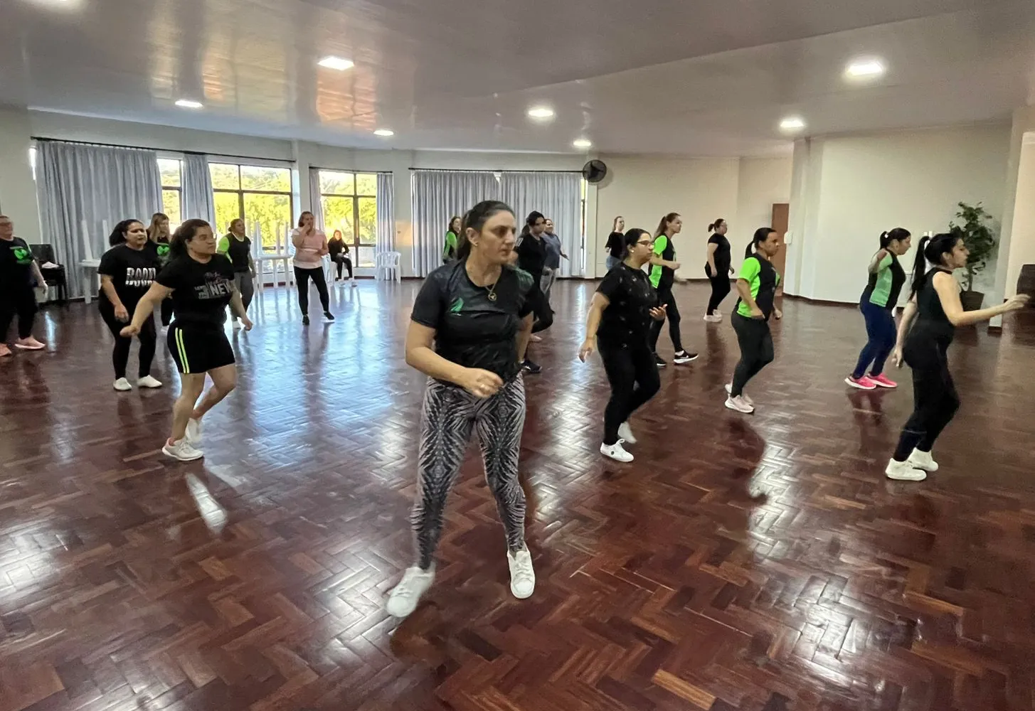 Participe das aulas de dança e fortaleça corpo e mente