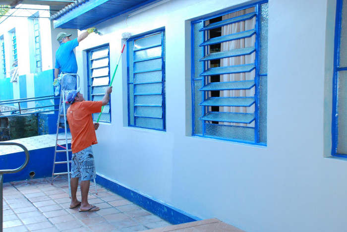 ESCOLA MUNICIPAL: pintura externa e quadra esportiva