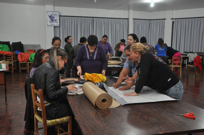 CRAS PROMOVE PROJETO DE QUALIFICAÇÃO PROFISSIONAL PARA MULHERES