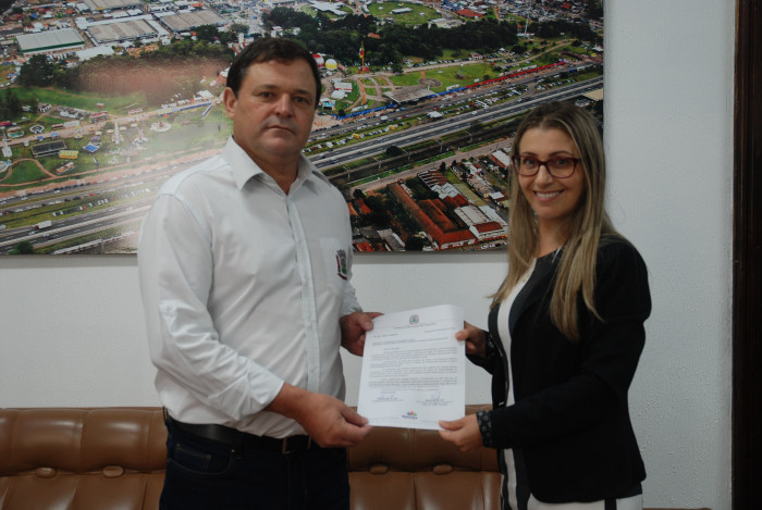 Prefeito em exercício pede incentivo à produção leiteira de Pejuçara