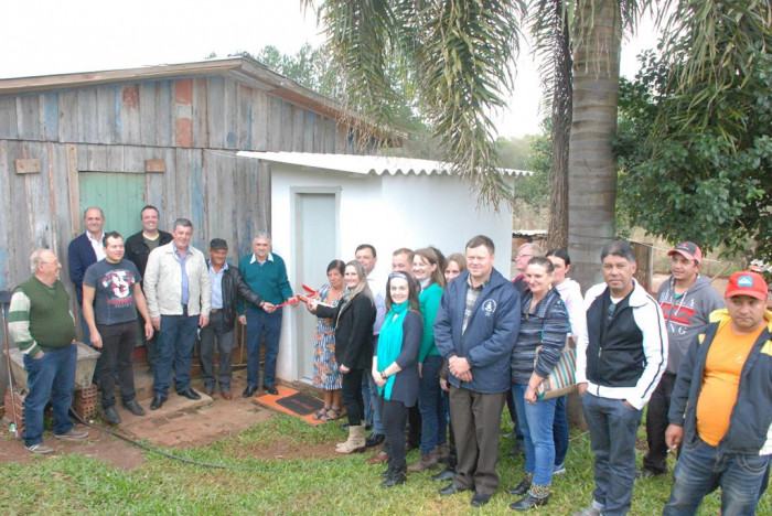 Administração entrega novos módulos sanitários