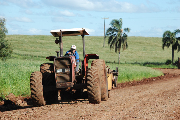 Administração investe em melhorias nas estradas do interior do município