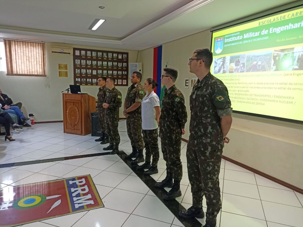 Carreira militar feminina 2023: idade e como ingressar