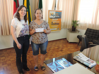 Administração municipal repassa cheques de mais uma etapa do NFG