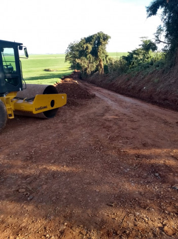 Secretaria de obras atua no melhoramento de estradas