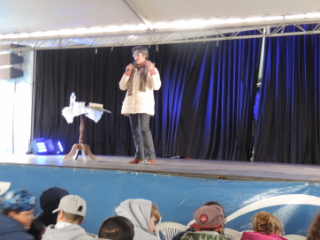 Feira do Livro desperta interesse dos alunos na Festa do Estudante
