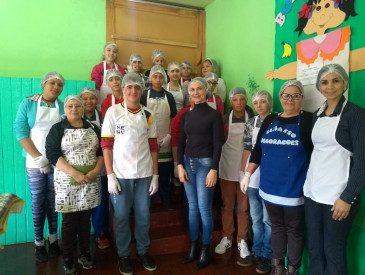 Alunos da rede municipal aprendem culinária no Cepib