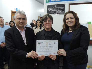 EMEI Maria Schuster recebe homenagem em ato no Centro Administrativo 