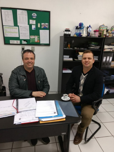 Prefeito em exercício recebe visita de integrantes da Apae