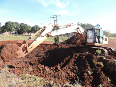 Administração investe na reconstrução da pista de rodeios do Parque de Exposções