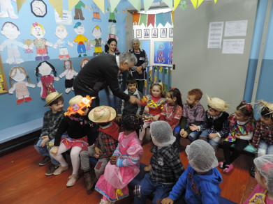 Administração promove festa junina na Escola Municipal de Educação infantil