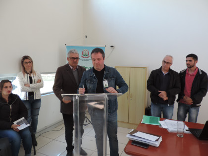 Prefeito assina adesão a Planificação da Atenção à Saúde