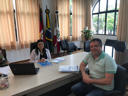 Rotina diária do executivo é acompanhada pela prefeita em exercício