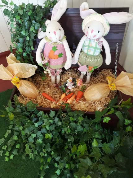 Administração entrega kits de Páscoa para integrantes do projeto Criança Esperança