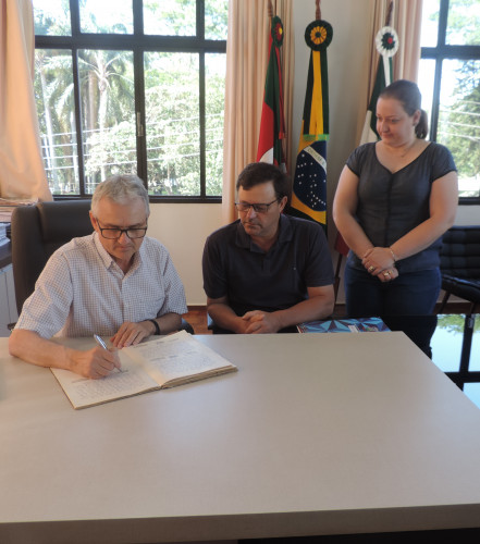 Prefeito Buzzatti retoma atividades na municipalidade