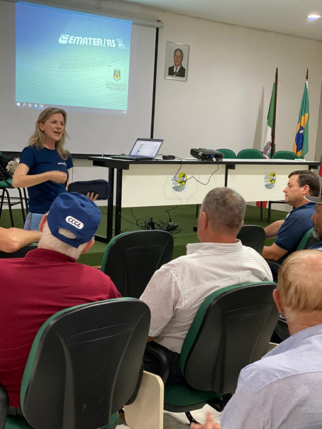 Reunião discute normativas técnicas sobre a qualidade do leite
