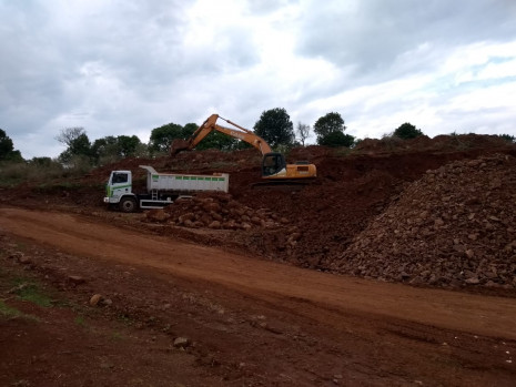Equipes da Secretaria de obras trabalham na manutenção de estradas