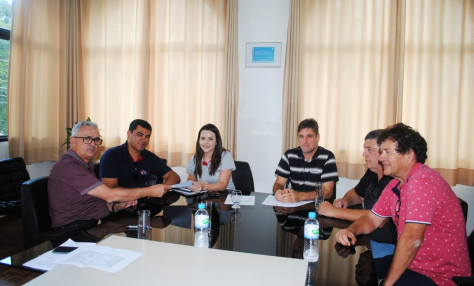 Conjunto Habitacional Caminho das Palmeiras: Prefeito assina contrato e ordem de serviço para construção de muros e pavimentação dos passeios