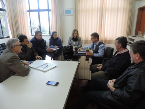 Superintendência da Caixa vistoria obras de conjunto habitacional