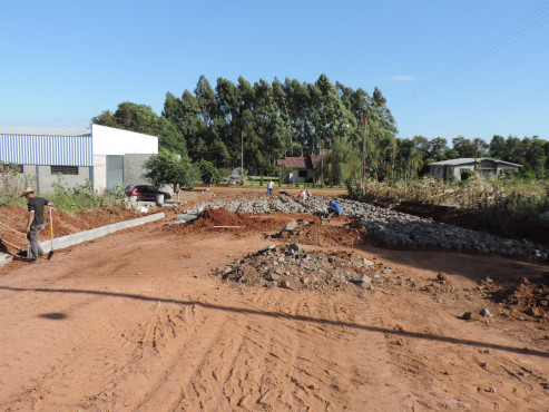 Retomadas obras de calçamento no bairro Ângelo Furian