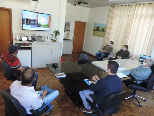 Empresários apresentam projeto para implantação de Cachaçaria ao Prefeito Buzzatti