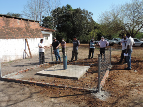 Prefeito entrega poço artesiano para comunidade do Passo do Marmeleiro