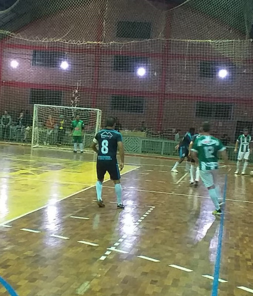 Mais de Mil pessoas foram ao Ginásio Municipal para ver Futsal no domingo(27)