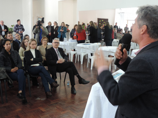 Ato marca entrega de 34 casas aos beneficiários do loteamento Caminho das Palmeiras