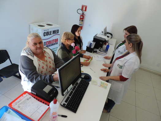 População é orientada sobre o descarte correto de medicamentos