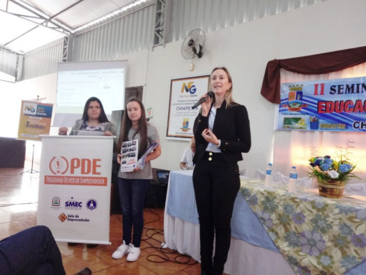 Pejuçara apresenta boas práticas do PDE em seminário regional realizado em Chiapetta