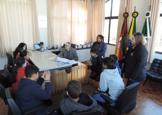 Estudantes buscam entender o funcionamento da Administração Municipal 