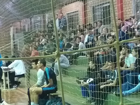 Mais de Mil pessoas foram ao Ginásio Municipal para ver Futsal no domingo(27)