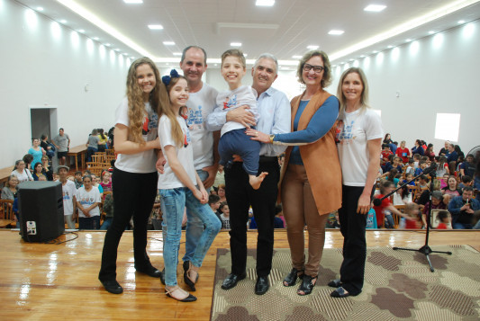 Tiago Linck encanta e emociona comunidade Pejuçarense 