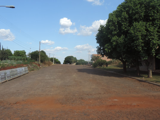 Administração vai usar recursos próprios para concluir obra conveniada para calçamento