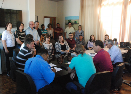 Prefeito assina ordem de serviço para mais duas obras em Pejuçara