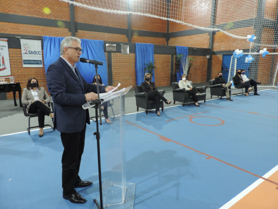 Investimento superior a R$ 600 mil propicia entrega de Ginásio a Escola Municipal