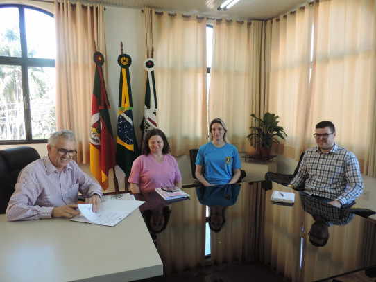 Prefeito concede Declaração de Utilidade Pública à duas entidades de Pejuçara