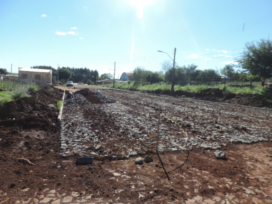 Prefeito quer que Estado intervenha na liberação de recursos para obras de calçamento