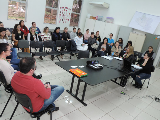 Equipes de saúde da região discutem qualificação à atenção básica