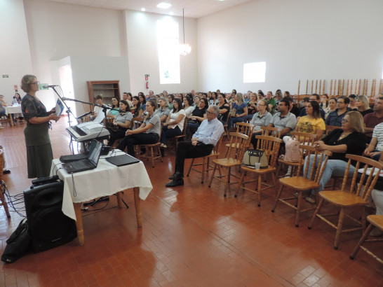 Palestra, Conhecimentos práticos da BNCC por meio da música abre Ano Letivo dos professores