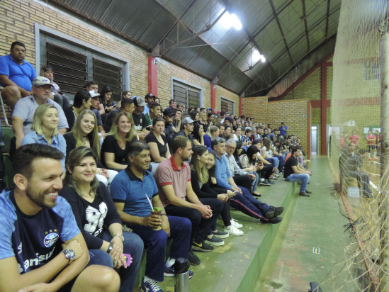 Equipe da Linha Macuglia é campeã do campeonato Interbairros de Futsal de Pejuçara