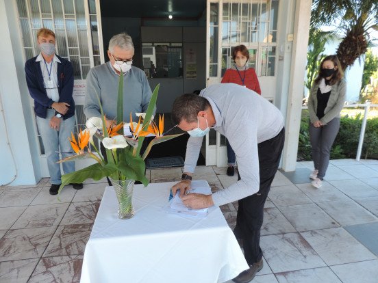 Prefeito assina repasses de recursos para o Hospital Rio Branco