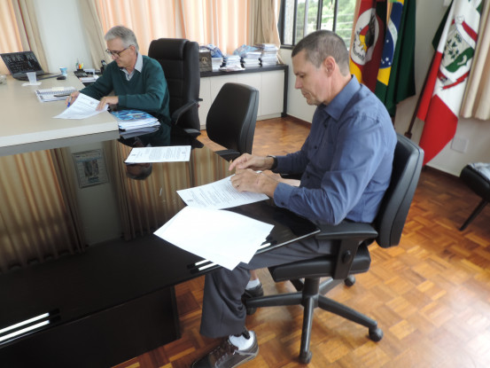 Assinado convênio que autoriza repasse para compra de equipamentos para o Hospital