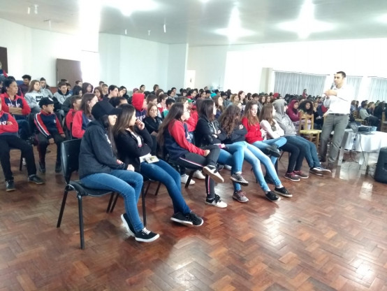 Palestra aborda a inserção da tecnologia na vida dos jovens