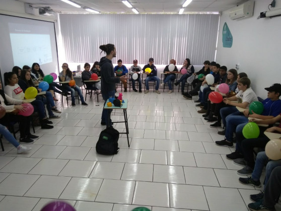 Alunos da Escola Pejuçara conhecem estrutura da Criatec da Unijui