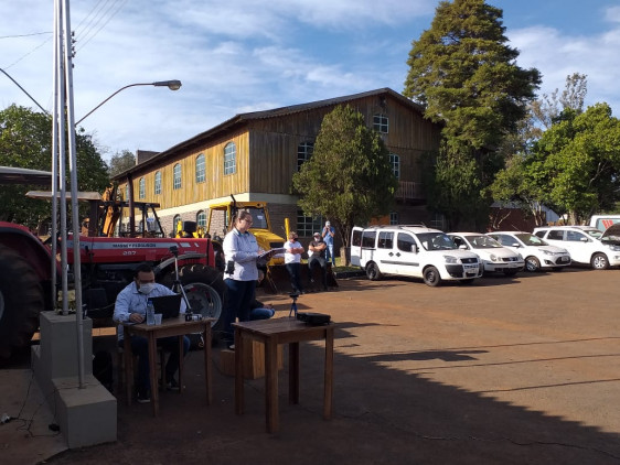 Leilão de bens inservíveis arrecada mais de R$ 300 mil