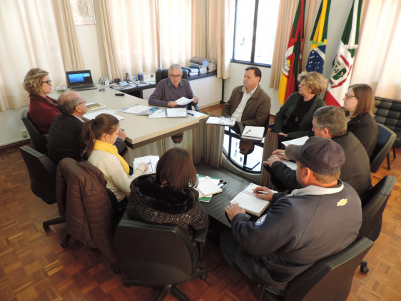 Queda na arrecadação motiva reunião com secretários