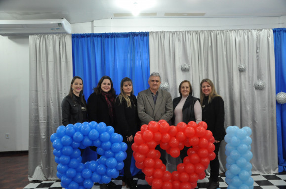 EMEI Maria Schuster homenageia os pais.