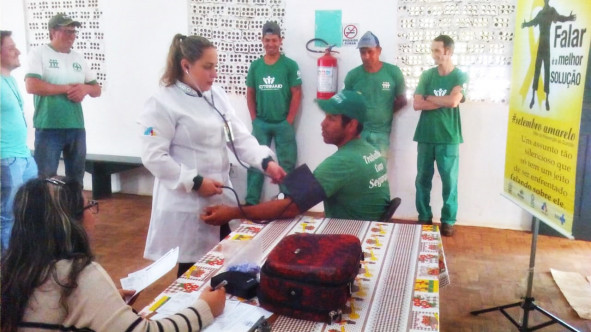 Assistentes sociais palestram para colaboradores da Cotrimaio